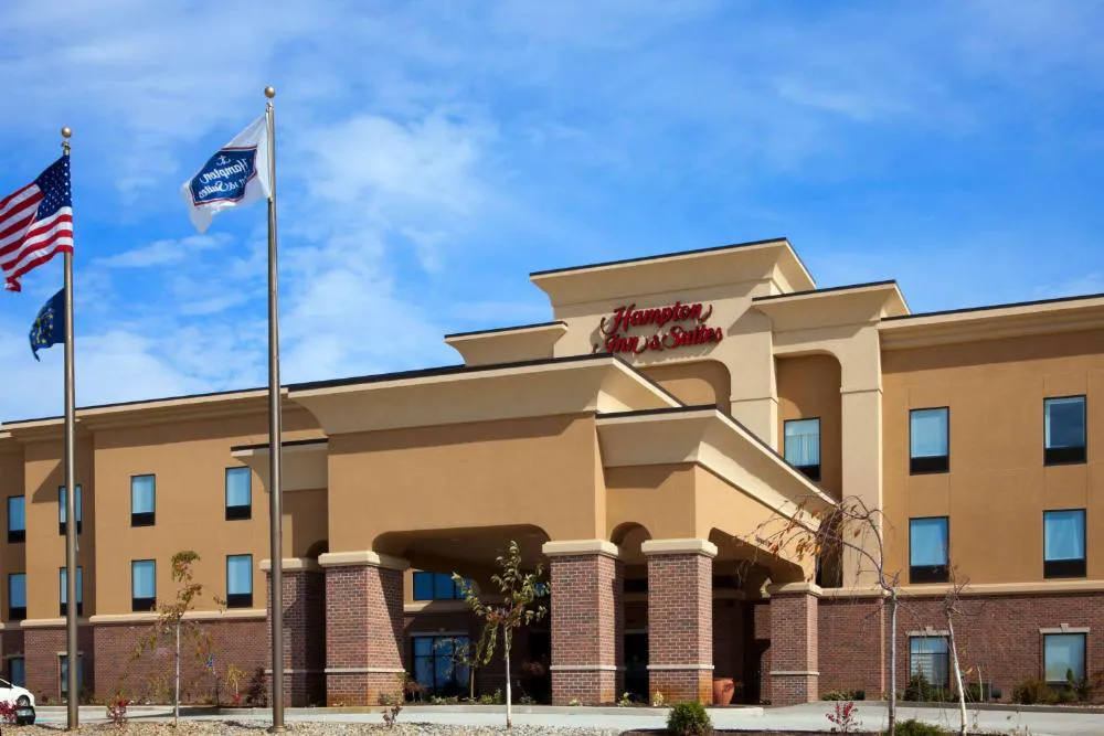 Hampton Inn & Suites Middlebury hotel hero
