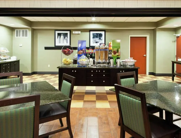 Hampton Inn & Suites Middlebury hotel detail image 4