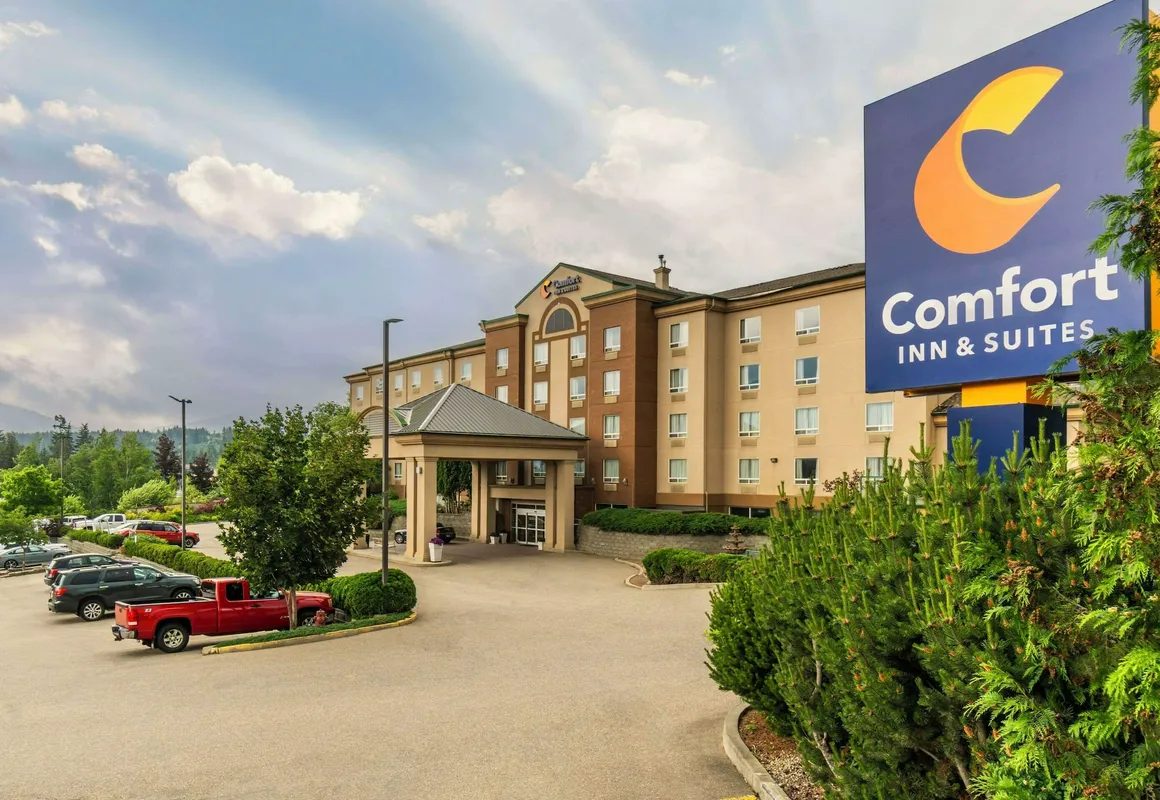 Comfort Inn & Suites hotel hero