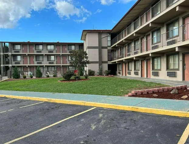 Days Inn & Suites by Wyndham Springfield on I-44 hotel detail image 4