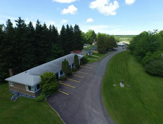 The Lionstone Inn Motel and Cottages hotel detail image 1