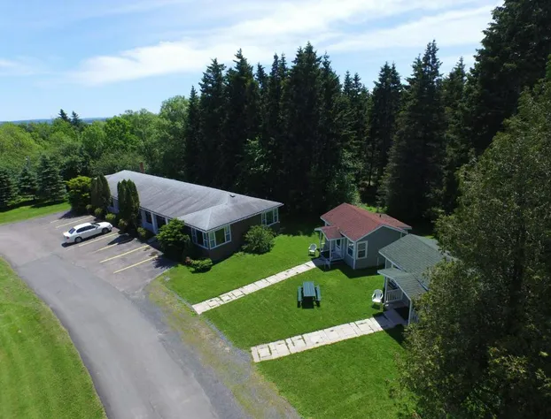 The Lionstone Inn Motel and Cottages hotel detail image 2