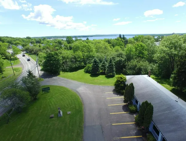 The Lionstone Inn Motel and Cottages hotel detail image 4