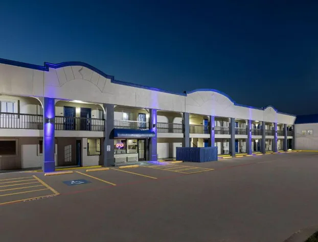 Days Inn by Wyndham Temple hotel detail image 1