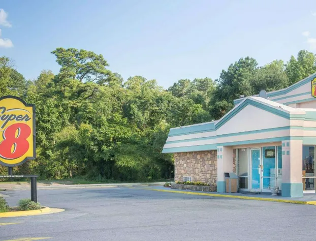 Super 8 by Wyndham Durham/University Area NC hotel detail image 1