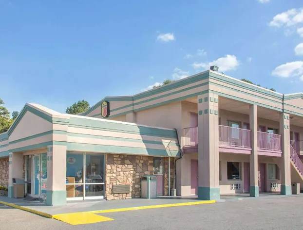 Super 8 by Wyndham Durham/University Area NC hotel detail image 2