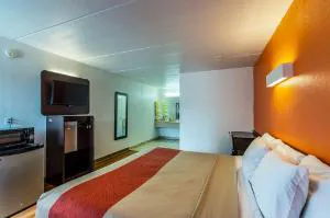 Motel 6 Cleveland, TX hotel detail image 2