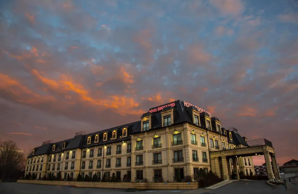 Hôtel Brossard hotel hero