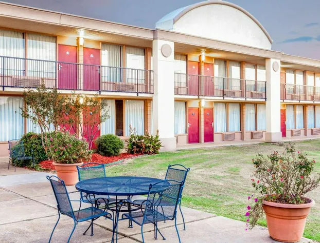 Days Inn by Wyndham Hillsboro TX hotel detail image 1