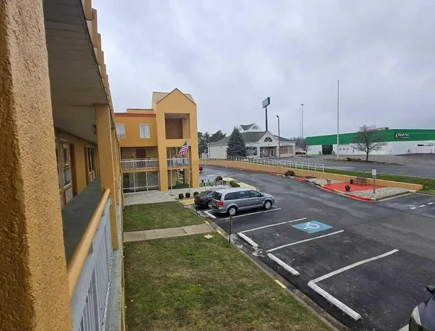 Copley Inn & Suites By OYO Akron OH hotel detail image 3