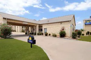 Days Inn & Suites by Wyndham Llano hotel hero