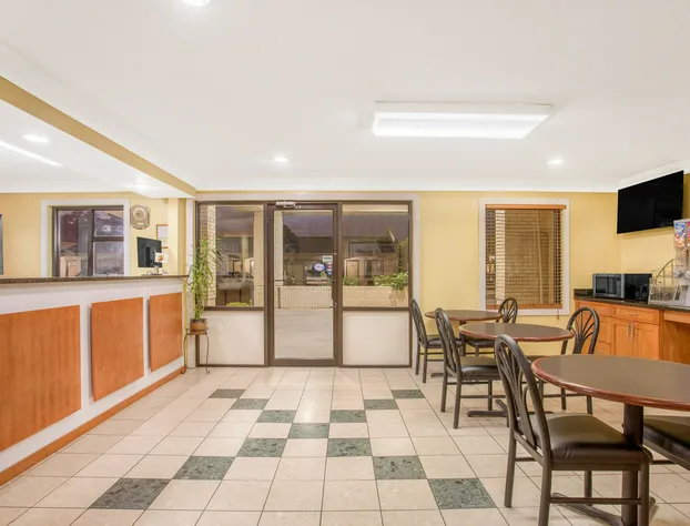 Super 8 by Wyndham Sumter hotel detail image 1