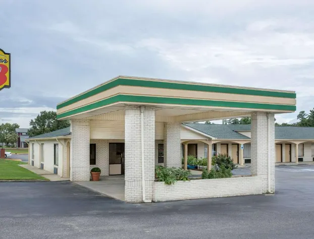 Super 8 by Wyndham Sumter hotel detail image 1