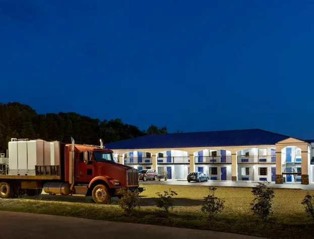 Days Inn by Wyndham Fulton hotel detail image 3