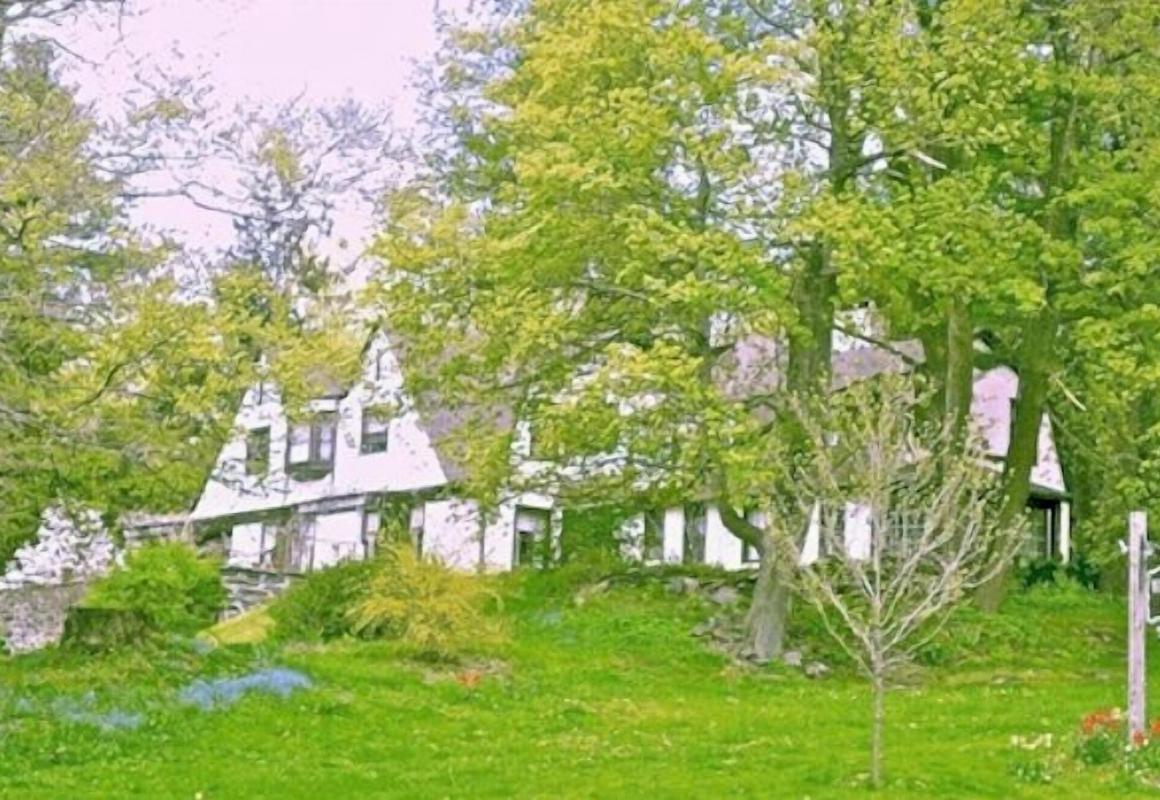 Whistler's Inn Bed & Breakfast hotel hero