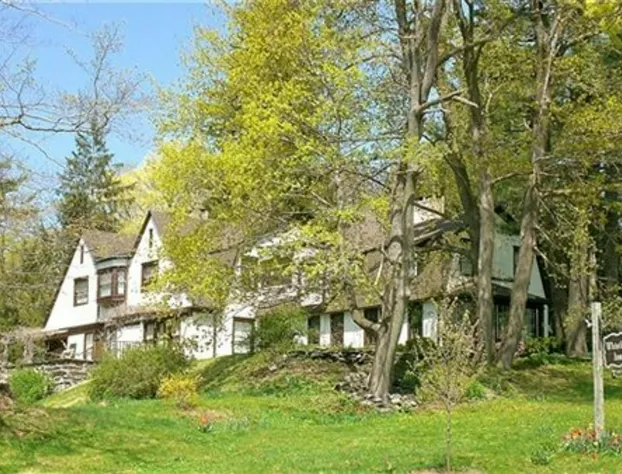 Whistler's Inn Bed & Breakfast hotel detail image 4