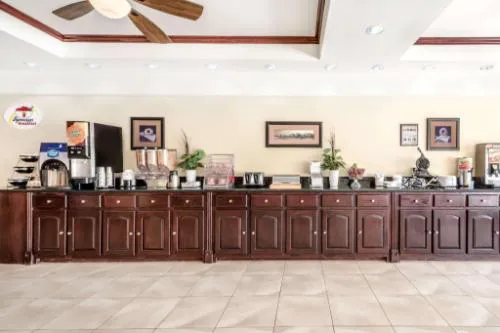 Super 8 by Wyndham Hidalgo/McAllen Area hotel detail image 1