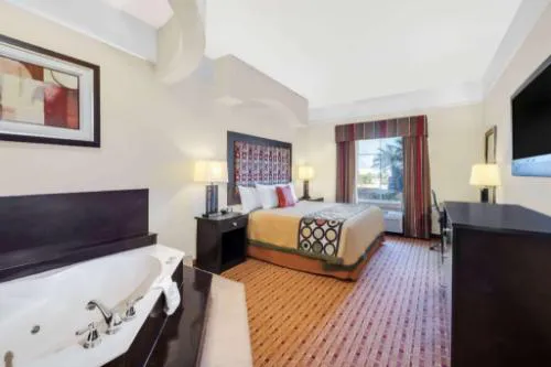 Super 8 by Wyndham Hidalgo/McAllen Area hotel detail image 2