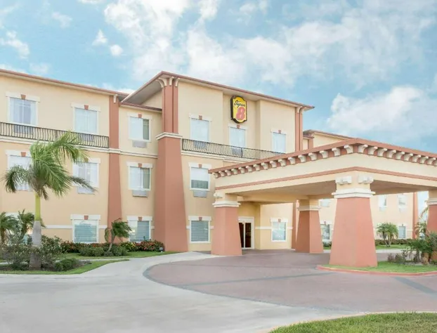 Super 8 by Wyndham Hidalgo/McAllen Area hotel detail image 1