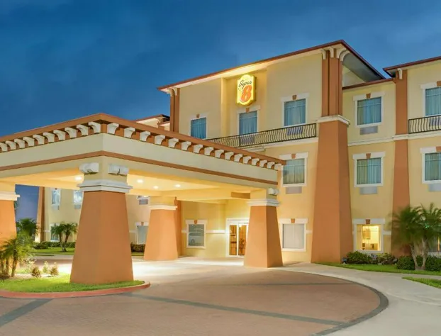 Super 8 by Wyndham Hidalgo/McAllen Area hotel detail image 3