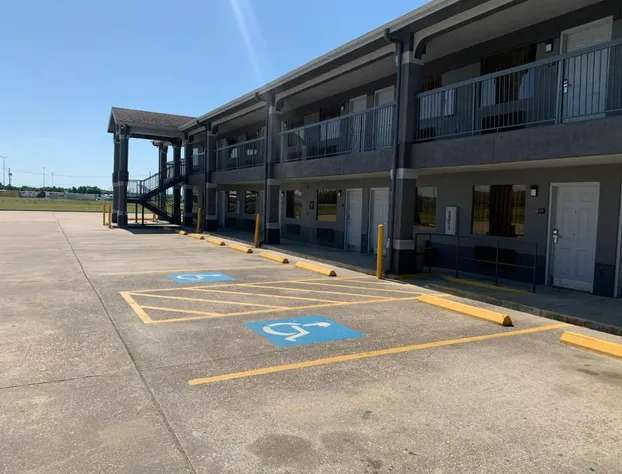 Super 8 by Wyndham Baytown / I-10 hotel detail image 4