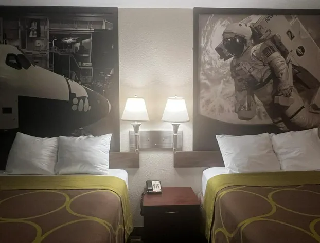 Super 8 by Wyndham Baytown / I-10 hotel detail image 4