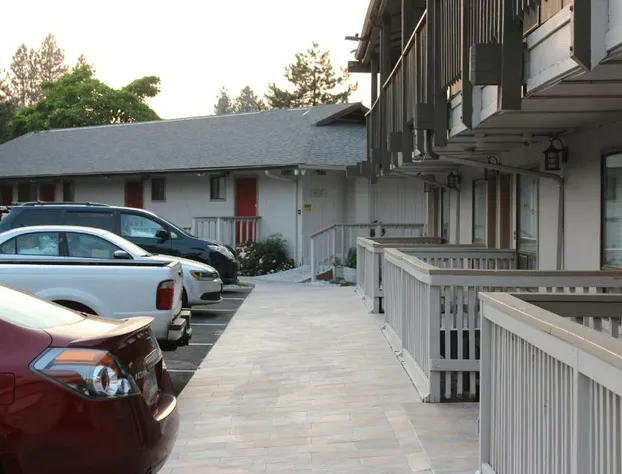 Cedarwood Inn of Ashland hotel detail image 1