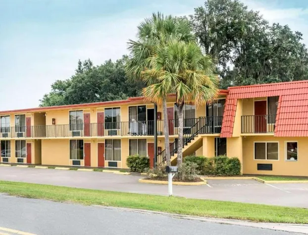 Econo Lodge Live Oak hotel detail image 2
