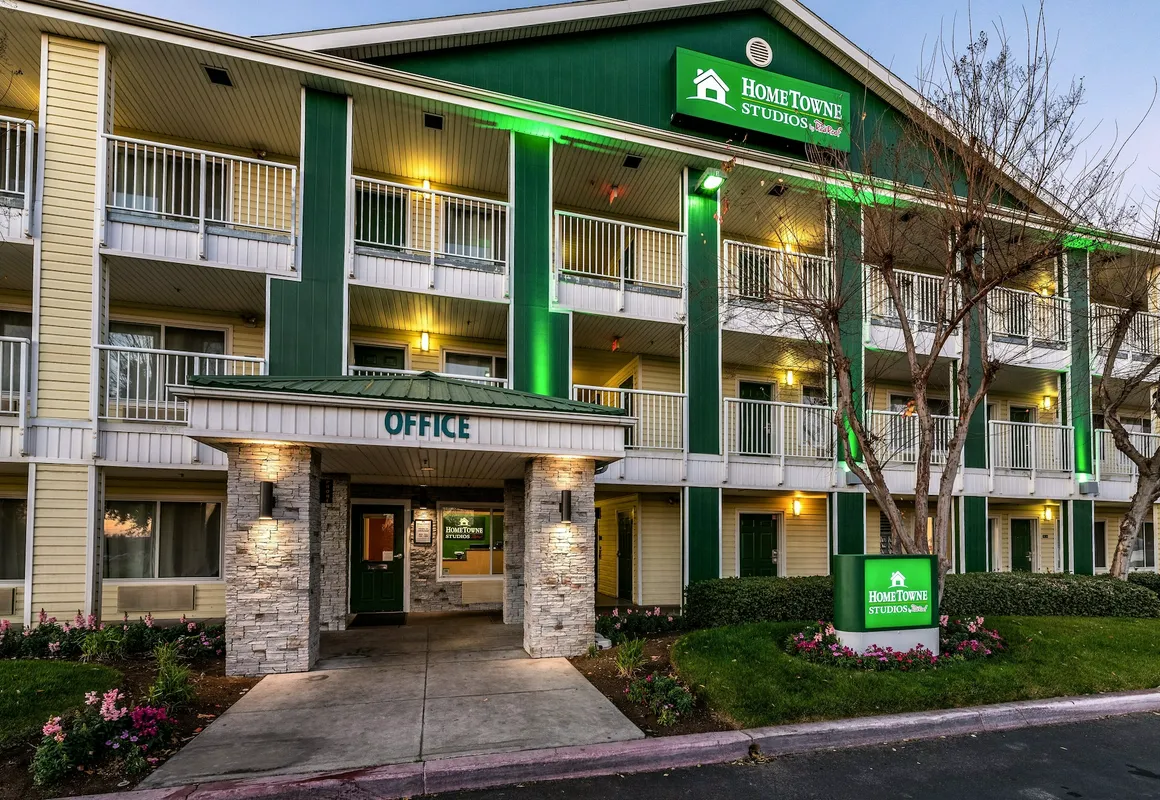 HomeTowne Studios by Red Roof Fresno - West hotel hero