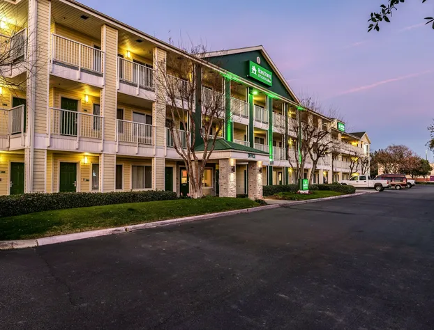 HomeTowne Studios by Red Roof Fresno - West hotel detail image 1