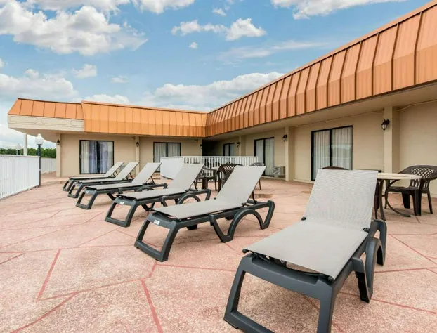 Quality Inn & Suites Tarpon Springs South hotel detail image 3