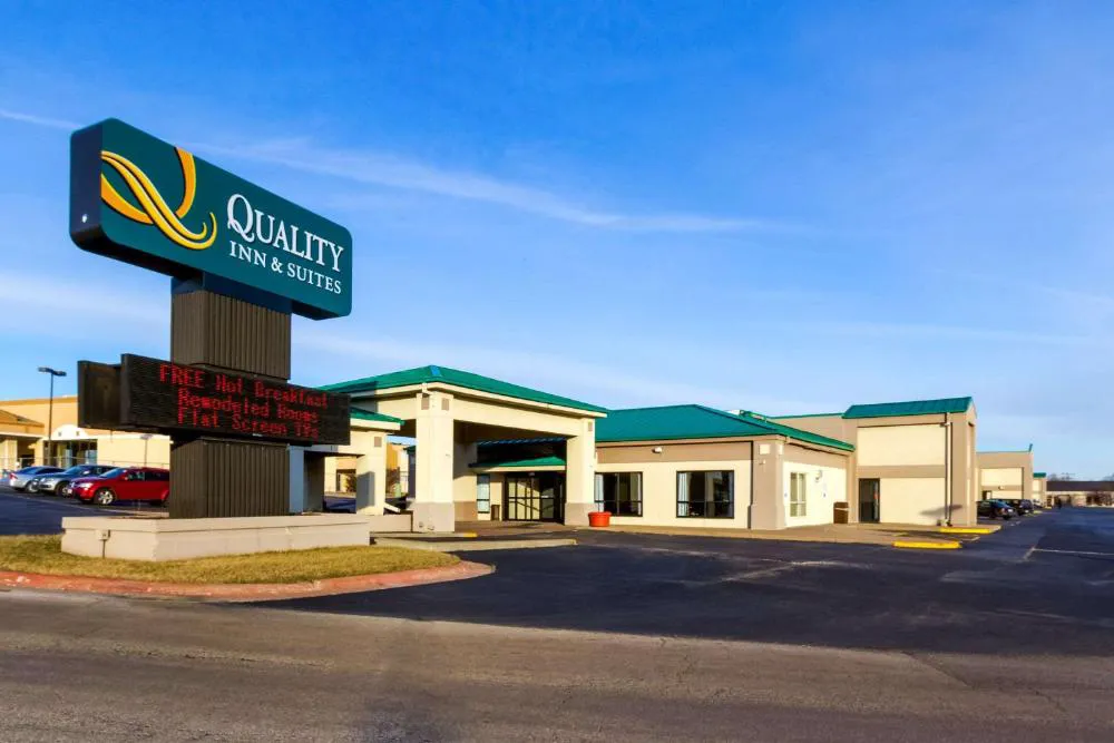 Quality Inn & Suites Moline - Quad Cities hotel hero