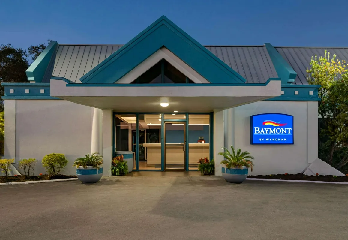 Baymont by Wyndham Intl Speedway/I-95/Daytona Beach hotel hero
