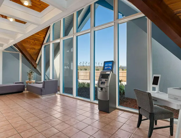 Baymont by Wyndham Intl Speedway/I-95/Daytona Beach hotel detail image 2