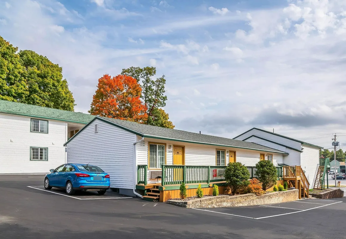 Rodeway Inn Lake George Outlets hotel hero