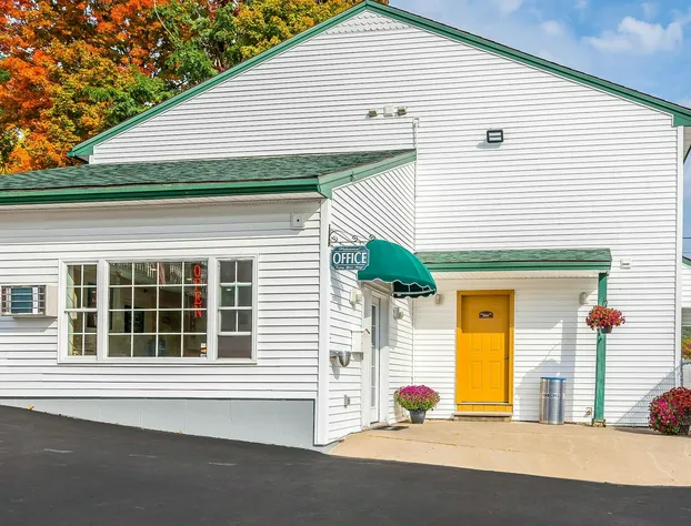 Rodeway Inn Lake George Outlets hotel detail image 1