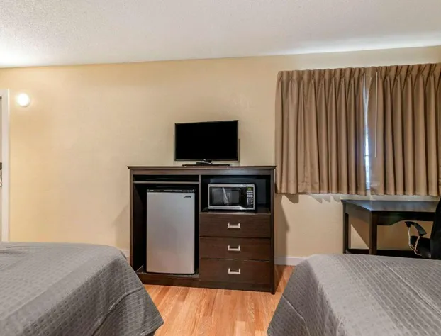 Rodeway Inn Lake George Outlets hotel detail image 3