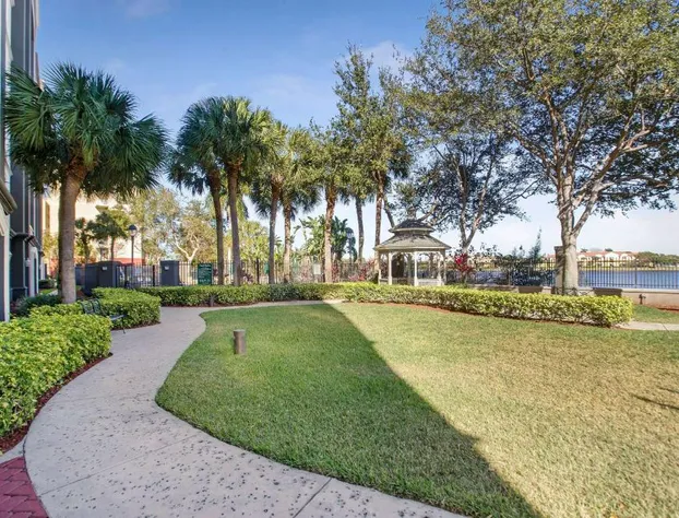 La Quinta Inn & Suites by Wyndham Ft. Lauderdale Airport hotel detail image 2