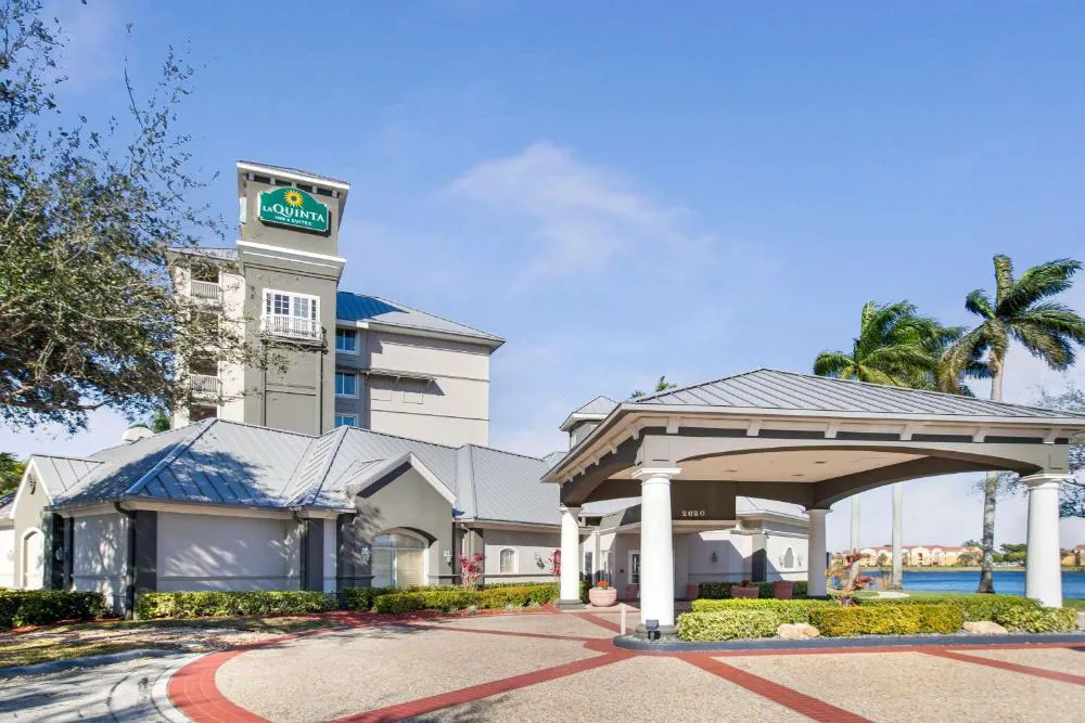La Quinta Inn & Suites by Wyndham Ft. Lauderdale Airport hotel hero