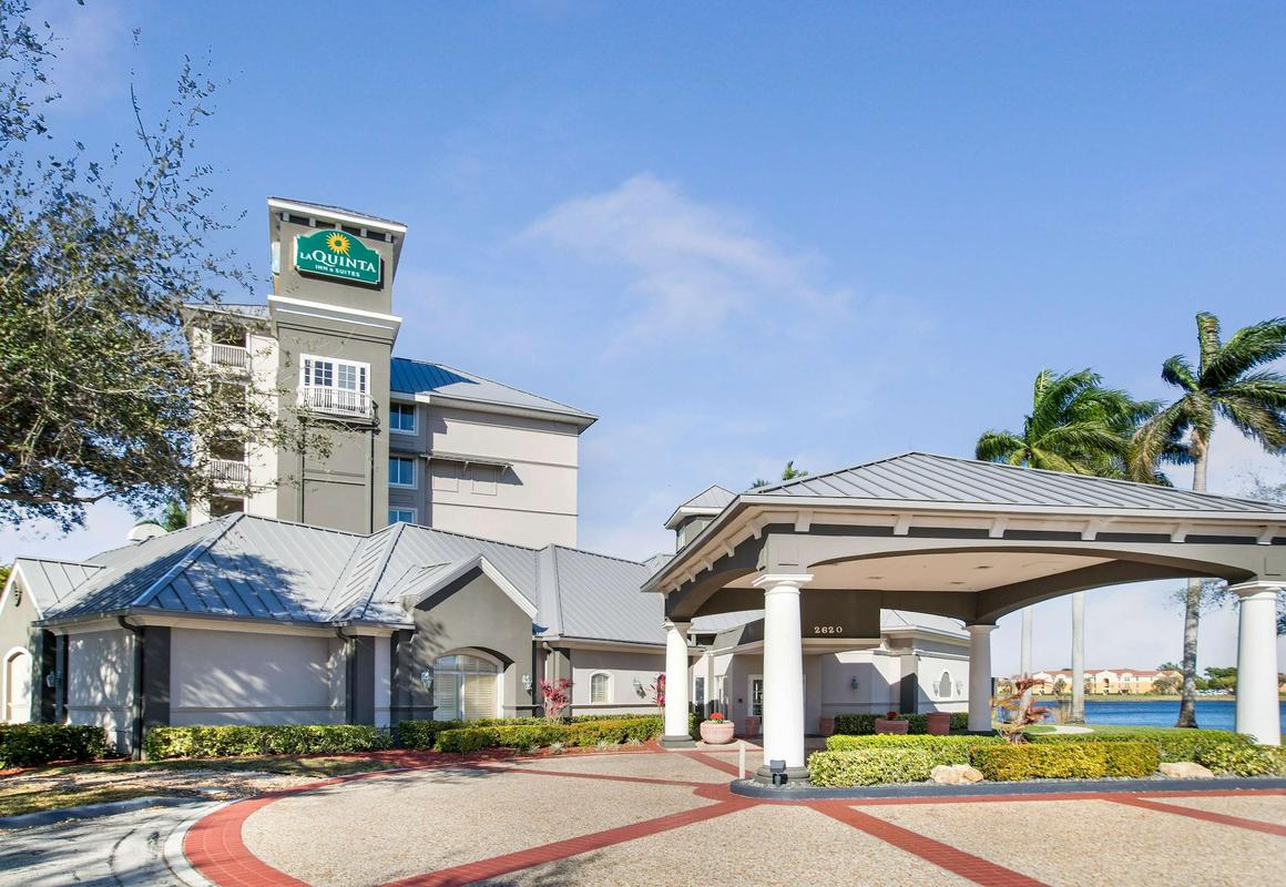 La Quinta Inn & Suites by Wyndham Ft. Lauderdale Airport hotel hero