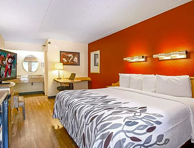 Red Roof Inn Albany Airport hotel detail image 2