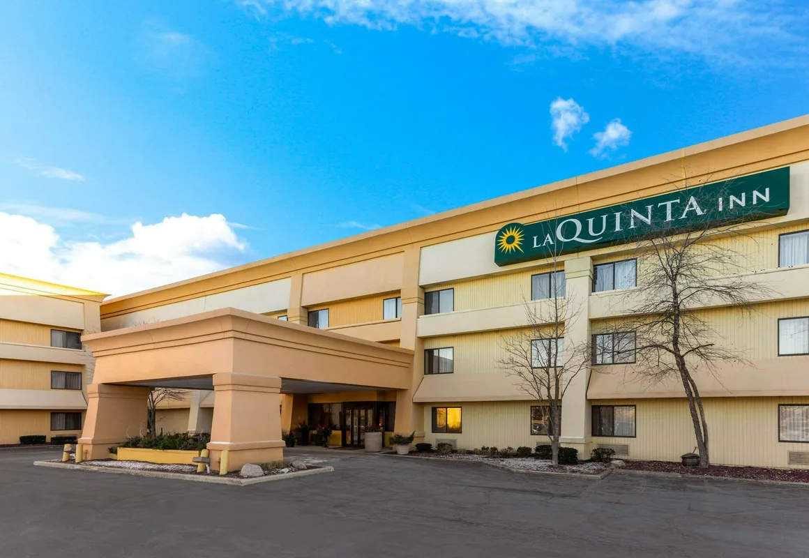 La Quinta Inn by Wyndham Chicago Willowbrook hotel hero