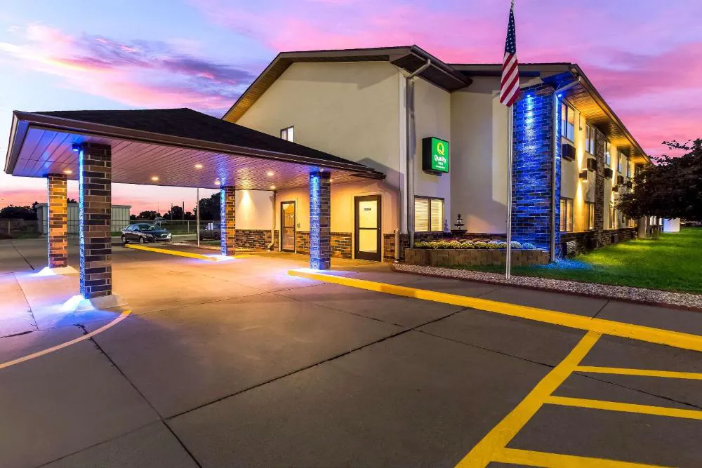 Quality Inn Galesburg near US Highway 34 and I-74 hotel hero