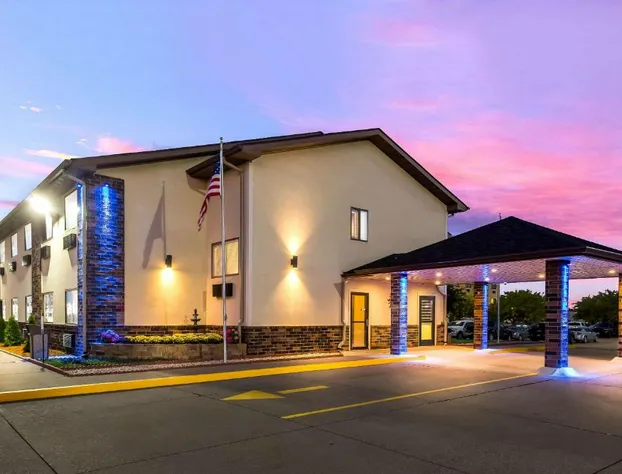 Quality Inn Galesburg near US Highway 34 and I-74 hotel detail image 1