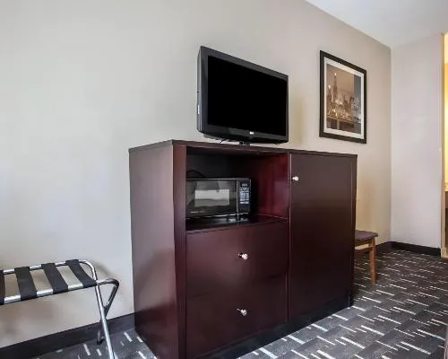 Quality Inn Galesburg near US Highway 34 and I-74 hotel detail image 4