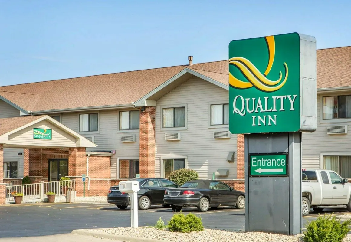 Quality Inn Ottawa near Starved Rock State Park hotel hero
