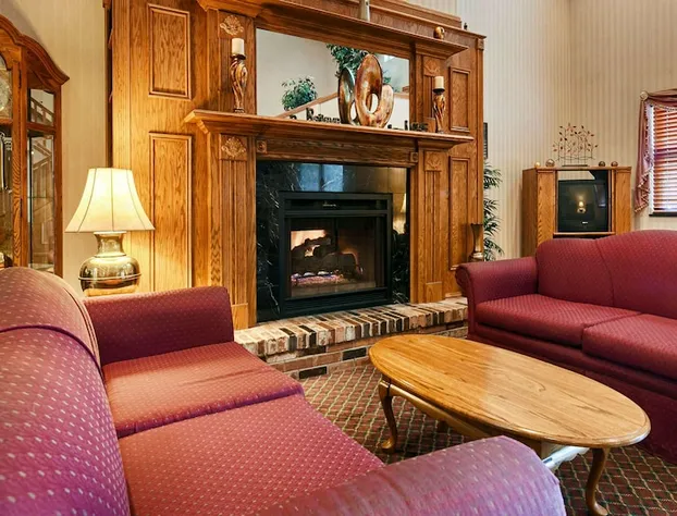 Baymont by Wyndham Chester IL hotel detail image 1