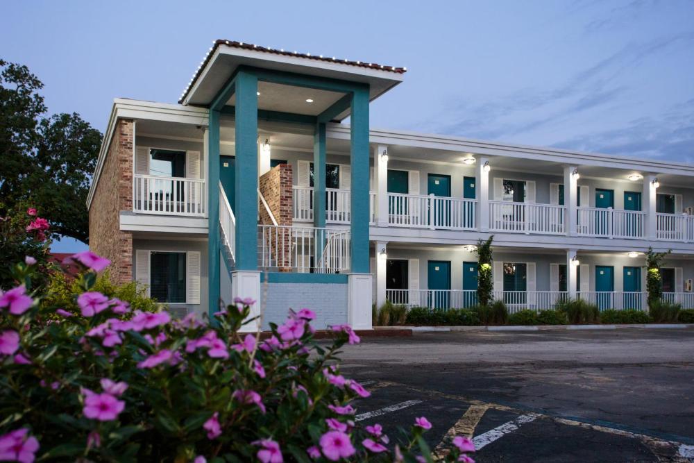 Southern Oaks Inn hotel hero