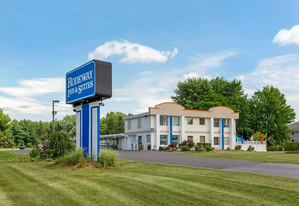 Rodeway Inn & Suites New Paltz - Hudson Valley hotel hero