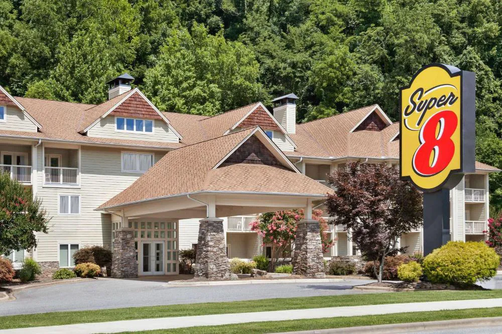 Super 8 by Wyndham Cherokee hotel hero